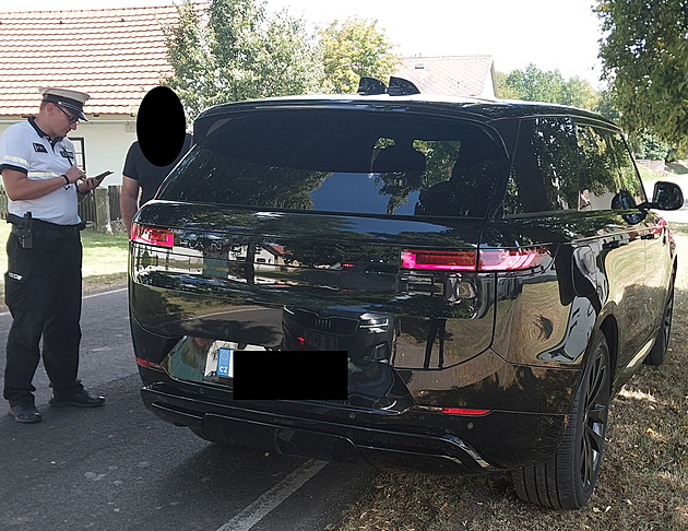 Řidič si na D1 vynucoval volný průjezd falešným majákem, policie hledá svědky
