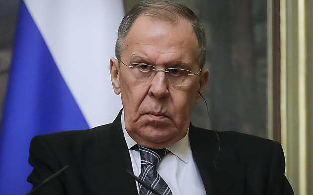 Lavrov varuje Evropu před „intervencí“ na Ukrajině, viní ji z podkopávání summitu