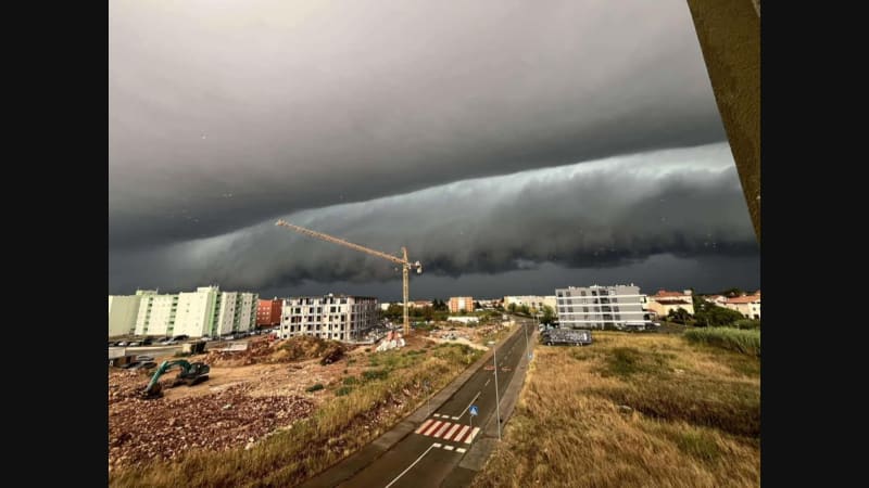Nebe nad Chorvatskem strašidelně potemnělo. Co je húlavový límec a čeho je předtuchou?