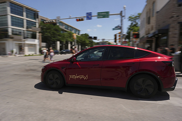 Velká očekávání a větší zklamání. Robotaxi od Tesly v Austinu neboduje