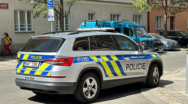 Radnicí Prahy 3 zazněl výstřel, zaměstnanec v kanceláři omylem zmáčkl spoušť