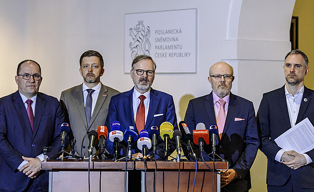 Spolčení proti Babišovi ukáže svaly, moc moudré to ale od stran není, říká politolog