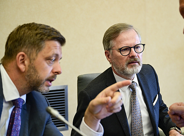 Fiala a Rakušan se sejdou v úterý. Židle i veřejnost budou, vyzval šéf STAN Hřiba