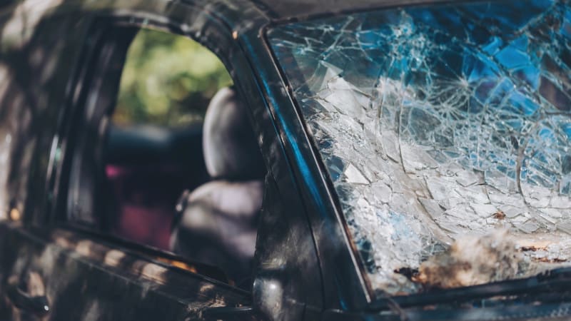 Policista boural v Dobřanech: Auto přetočil přes střechu, v krvi měl mít drogy i alkohol