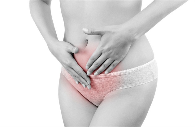 Letní záněty močových cest: co je spouští a jak se jim bránit