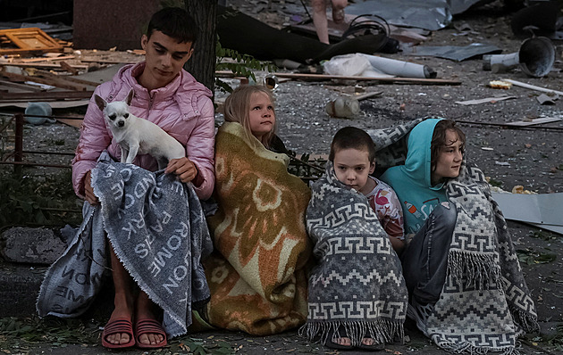 OBRAZEM: Choulící se děti, ohořelí plyšáci. Když Putin zavelí udělat z Kyjeva peklo