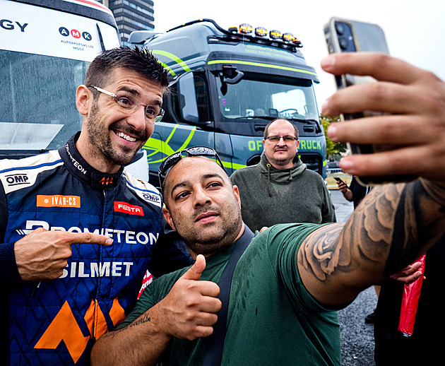 Macík poprvé, Doubek dycky v Mostě. Na hvězdný víkend navnadila spanilá jízda