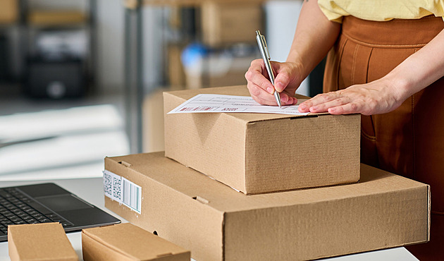 USA zrušily celní výjimku pro zásilky menší hodnoty. Platila téměř 100 let