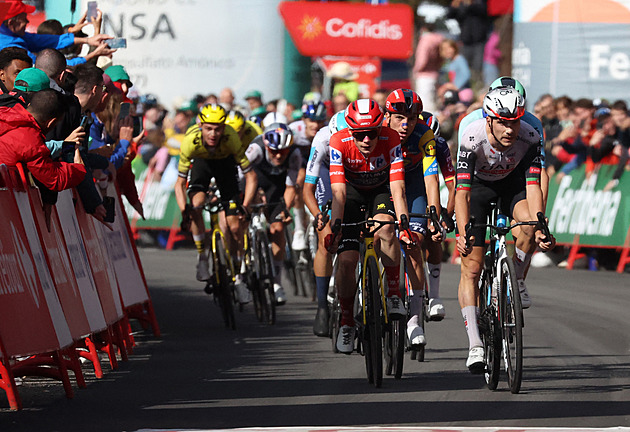 Vuelta ONLINE: Další den v horách. Silná skupina v úniku, jsou v ní i Ayuso a Vine