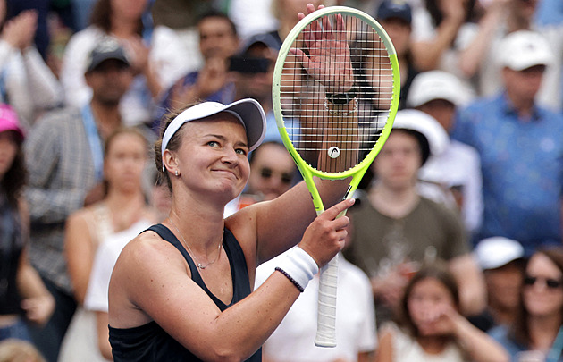 Senzace! Krejčíková přežila mečboly, ve čtvrtfinále jsou i Lehečka a Vondroušová