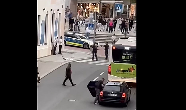 Rvačka o zmrzlinu v městečku u českých hranic. Migranti nechtěli platit