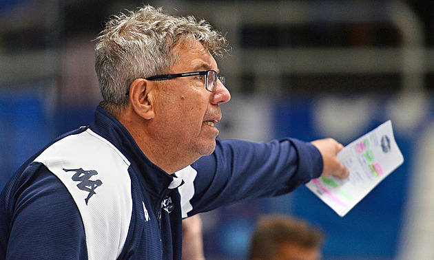 Šéfovi na střídačce bych se nebránil, pomohl nám ale jinak, říká kouč Komety