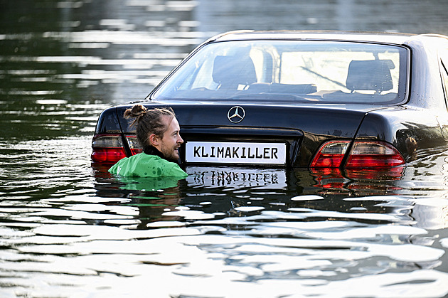 Autosalon Mnichov je mladý, viděl už čínský útok i ekoaktivisty s lepidlem