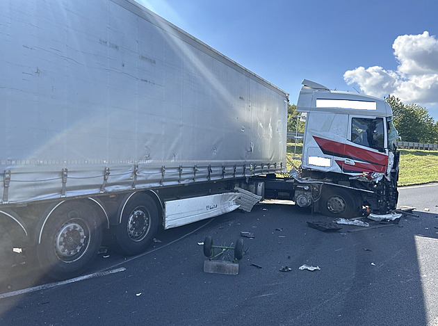 Řidič kamionu pod vlivem drog narazil do dodávky a dělníků, jeden zemřel