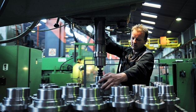 Populace stárne, firmy čelí nedostatku pracovníků. Pomoci má navýšení kvót