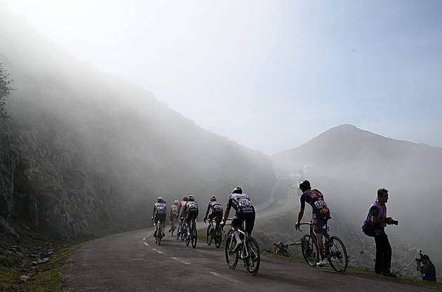 Vuelta ONLINE: Další brutální stěna, balík čeká horský dojezd. A snad i boj mezi lídry