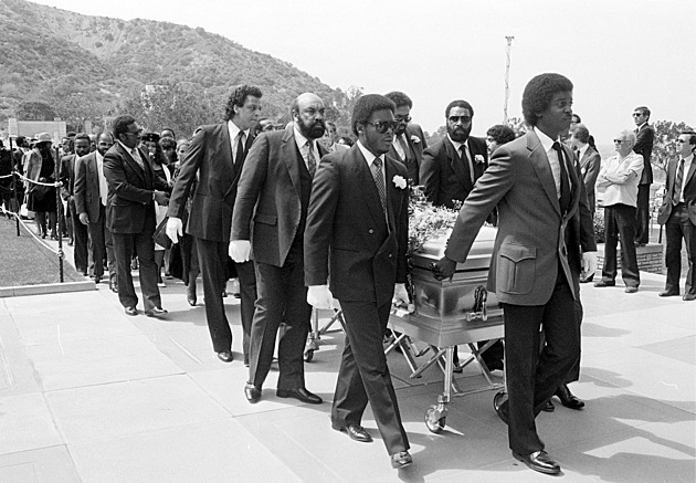 Krutý král, říkal o svém otci, než ho zabil. Za smrt slavného zpěváka padla podmínka