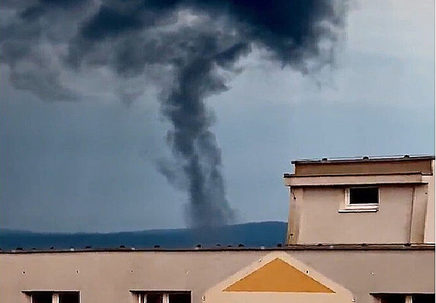 VIDEO: U Hodonína se objevilo slabší tornádo. Škody však napáchal hlavně déšť