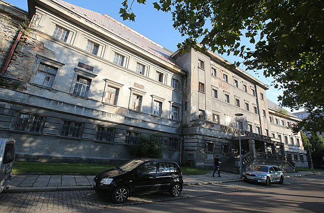 Dusno ve vedení kraje. Po zásahu NCOZ chce opozice stopnout rekonstrukci lázní