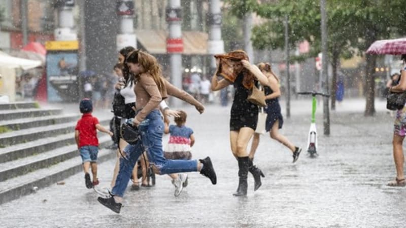 RADAR: Česko ovládnou lijáky, podívejte se, zda se vám vyhnou. Čeká se teplotní šok