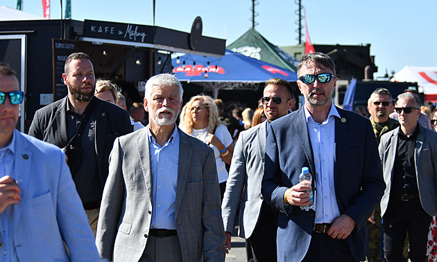Obrazce z kouře, burácení bombardéru. Na Dny NATO do Ostravy dorazilo 100 tisíc lidí