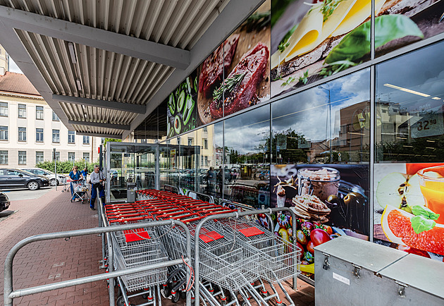 Je tu první z podzimních státních svátků. Jak budou mít v neděli obchody otevřeno?