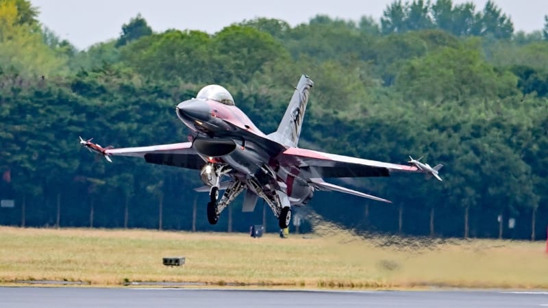 Další vážný incident nad Dánskem: Drony přeletěly nad leteckou základnou Karup