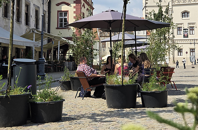 Část náměstí bez aut? V Táboře to vítají a možná z dočasné úpravy bude trvalá