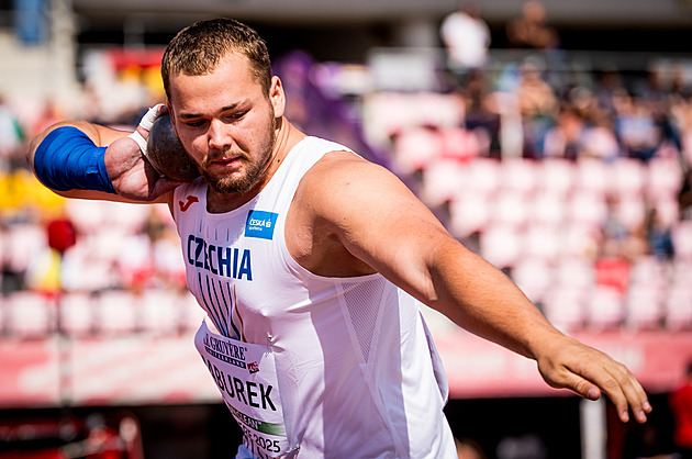 Koulař Jabůrek ohromil českým juniorským rekordem, Machuru překonal o půl metru