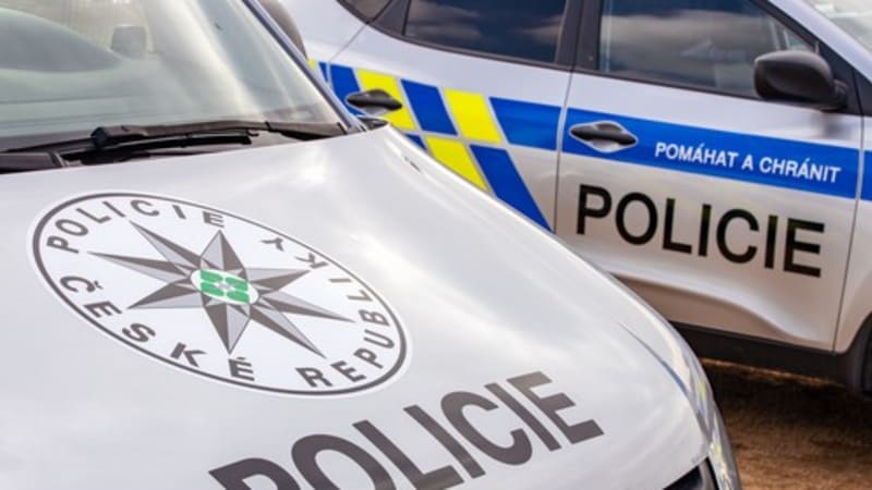 Řidička vjela na Jičínsku do protisměru a čelně se střetla s kamionem. Žena na místě zemřela