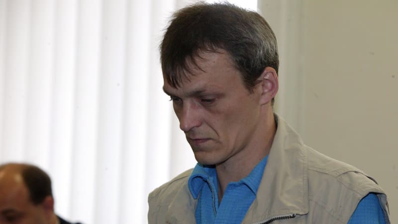Parazitoval na postižených dětech, pak brutálně zabil tři seniorky. U soudu vrah Sláma brečel