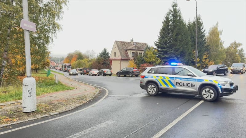 Zdrogovaný řidič na Sokolovsku srazil chodkyni. Záchranáři jí už nedokázali pomoci