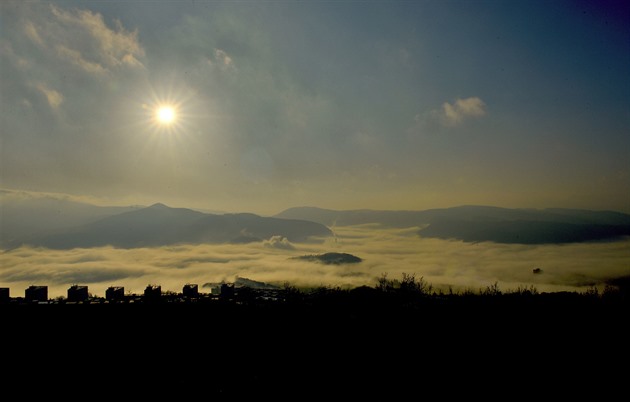 Víkend bude slunečný, ale chladnější. Po ránu se místy objeví mlhy