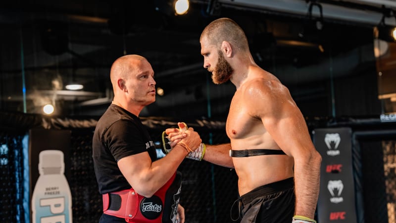 Zápasníci někdy potřebují koučování jako přes PlayStation. S Procházkou je to jiné, říká trenér