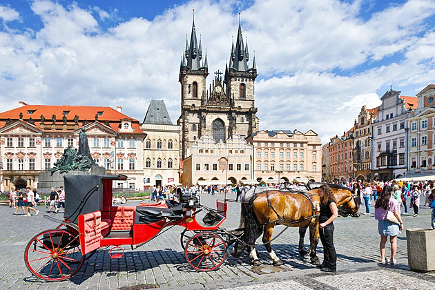 Fiakry zmizí ze Staroměstského náměstí, rozhodli radní. Zánik tradice, vadí opozici