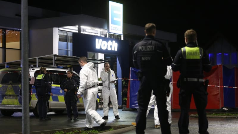 Agresor ubodal chlapce před zraky zákazníků německého supermarketu