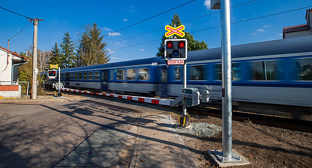 Mezi Lysou nad Labem a Milovicemi nejezdily vlaky. Kvůli poškozenému trakčnímu vedení