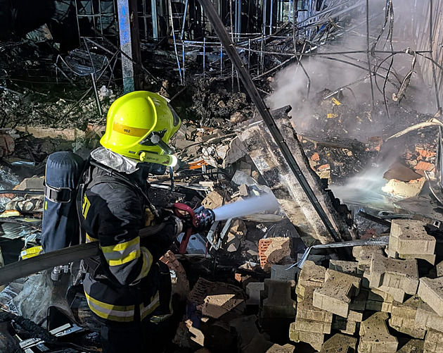 Na Litoměřicku hořel sklad se zábavní pyrotechnikou. Požár doprovázely výbuchy