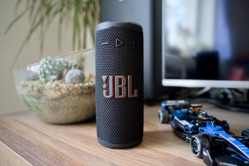 Recenze reproduktoru JBL Grip: skvělý zvuk doma i na cestách