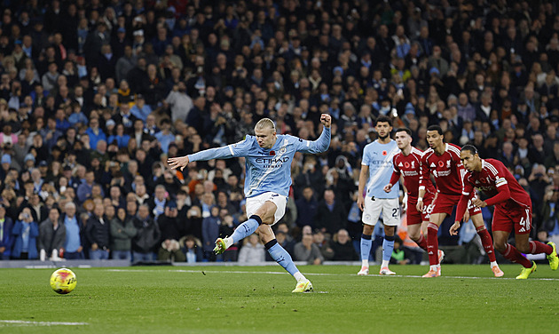 ONLINE: City ve šlágru hostí Liverpool, Haaland zahodil penaltu. Villa nadělovala