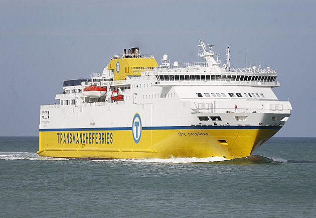 Děti vyběhly a začaly křičet. Na trajektu pustili cestujícím v televizi porno