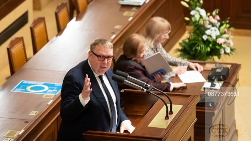 Juchelka chce změnit superdávku: O tu požádalo o pětinu více lidí, což označil za ostudu vlády