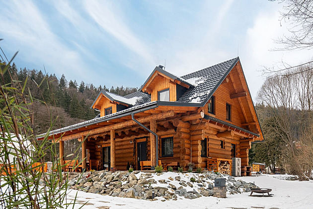 Když si žena postaví hlavu, postaví i srub. Jako 25letá Lucie v Jindřichově