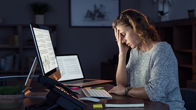 Bez propadů, bez chemie: Jak získat energii pro noční směny, učení a řízení?