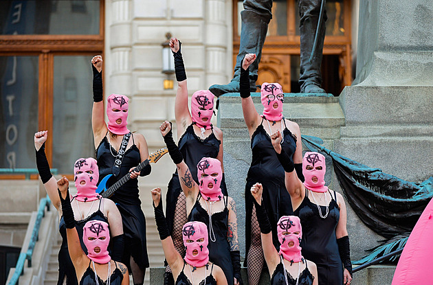 „Teroristé nás označili za extremisty.“ Rusko zakázalo Pussy Riot