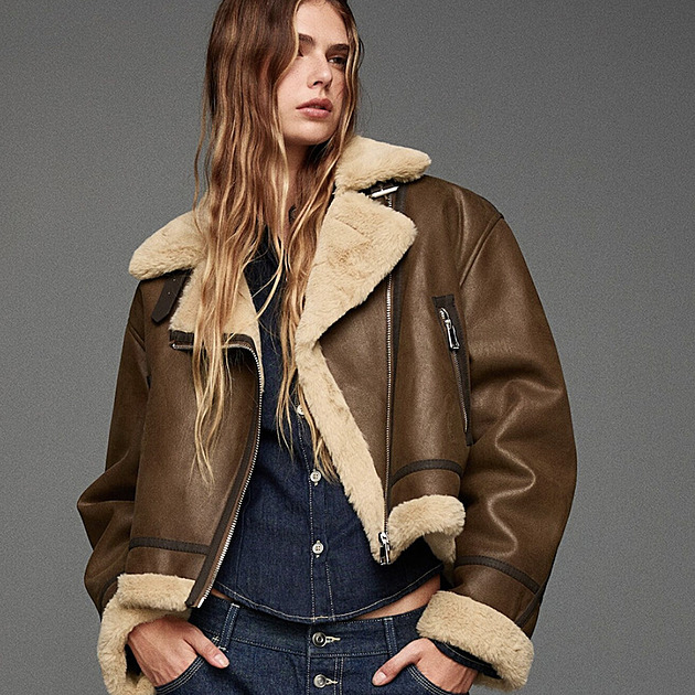 Kůže si s plyšem rozumí. Taková bunda je sázkou na jistotu