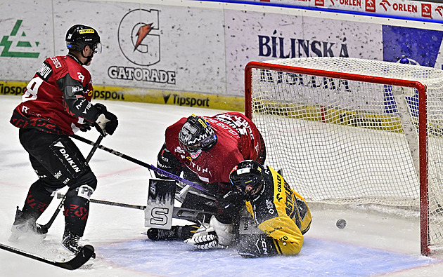 ONLINE: Litvínovský gól Spartě platí i po kontrole. Třinec ztrácí, Jágr zpět v sestavě