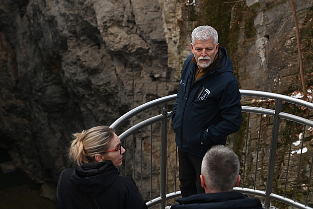 Prezident nad propastí. Pavel si vyšlápl do Hranic, láká k výletu na Olomoucko