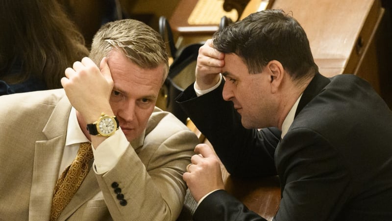 GLOSA: Tragikomedie Motoristů. Pavel je srazil na zem, Zeman jim odkopl hůl a Babiš ji nepodá