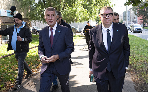 Vláda projednává odklad superdávky. Juchelka ho chce prosadit zrychleně